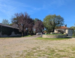 Vignette - Tourist - Farm with outbuildings