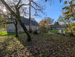Vignette - Touristique - LOCMALO PROPRIÉTÉ DE 180M² ENVIRON EN CAMPAGNE AU CALME ENSEMBLE DE 2 MAISONS AVEC DOUBLE GARAGE PRÉAU ET DÉPENDANCE PUITS JARDIN ET BOIS DE 1 HECTARE 56