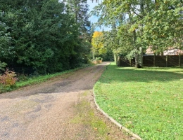 Vignette - Touristique - FEUCHEROLLES (78) Propriété composée de deux maisons de 324 m2 sur 2713 m2 de terrain