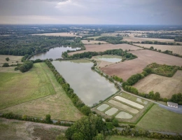 Vignette - Forestière - Opportunité d'affaires exceptionnelle : domaine de 24 hectares comprenant 15 hectares d'étangs, parfait pour divers projets touristiques et commerciaux. Avec une activité de location de tentes glampin