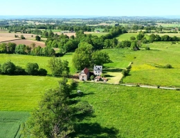 Vignette - Tourist - Farm with outbuildings