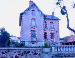 Vignette - Prestige - Grande maison familiale de caractère, piscine chauffée, forêt et calme – Secteur Mervent-Vouvant