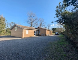 Vignette - Prestige - Bâtiment récent avec grande salle de réunion et bureaux