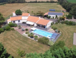 Vignette - Touristique - À 6 minutes de l’océan, propriété à fort potentiel dans un cadre naturel d’exception