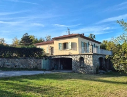 Vignette - Prestige - Belle propriété 8 pièces avec piscine PRADES (66)