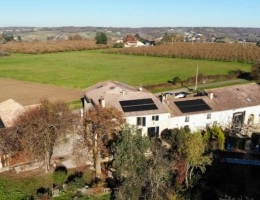 Vignette - Touristique - Domaine à vendre comprenant, une maison, des chambres d'hôtes et 2 appartements sur plus d'un hectare à SAINTE BAZEILLE (47)