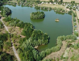 Vignette - Foncière - Étang de pêche de 10 hectares   Opportunité rare