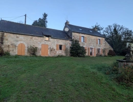 Vignette - Prestige - RARE SUR LE MARCHÉ GRANDE LONGÈRE EN PIERRE AVEC DE NOMBREUSES DÉPENDANCES PARCELLES ATTENANTES DE 14 HECTARES