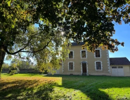 Vignette - Touristique - Maison sur vaste parc arboré et corps de ferme, le tout sur 2,3 ha