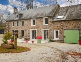 Vignette - Touristique - Ancien corps de ferme rénové avec terrain et dépendances