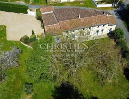 Vignette - Prestige - Charmante maison en pierre avec 10 ha de terre à vendre