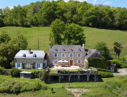 Vignette - Équestre - Pau (64) - À vendre Propriété de 450m2 - Forêt et prairie de 20 ha avec vue exceptionnelle sur les Pyrénées au calme