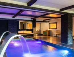 Vignette - Prestige - ENSEMBLE ALPIN ULTRA-PREMIUM de 3 500 m² à TIGNES (73) 5 Chalets, accès ski au pied, vue, piscine