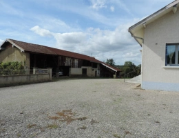 Vignette - Rural - Dpt Ain (01), à vendre MONTAGNAT, propriété à rénover avec maison de 84 m² et dépendance de 170 m² - Terrain de 2 300 m²