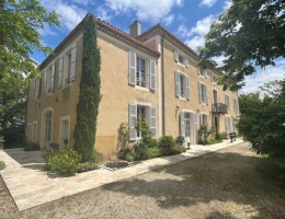 Vignette - Prestige - Dpt  (32) : ELEGANT CHATEAU XIX, sans travaux, bases médievales avec douves, piscine, sur 9100m2 jardin clos