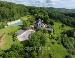 Vignette - Prestige - Vaste Propriété avec magnifique vue sur Najac, 15 chambres, piscine et tennis entourée par 5 hectares
