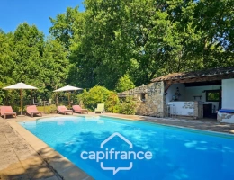 Vignette - Touristique - Domaine de charme, 1.7 hectares, 470 m² habitable, 20 couchages, roulotte, piscine, parc avec arbres centenaires