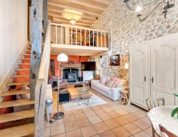 Vignette - Touristique - À VENDRE – Charmante ferme rénovée avec gîte indépendant et grange – Prévessin-Moëns