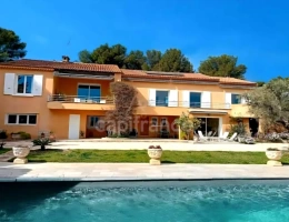Vignette - Prestigious - 8-room property for sale in SAINT CYR SUR MER (83), 2000 m² plot, swimming pool, pool house