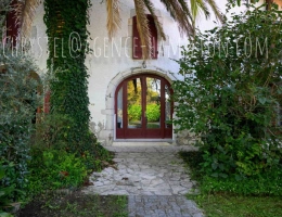 Vignette - Tourist - House