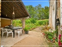 Vignette - Touristique - Propriété 2 maisons + 1 appartement + 1 grange + terrain CHATEAUMEILLANT (18)