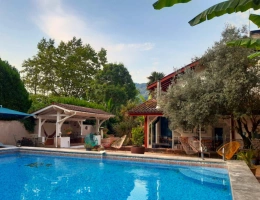 Vignette - Touristique - Exceptionnelle demeure du 18ᵉ siècle, habitation et activité touristique au cœur du Pays Basque !