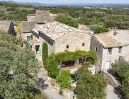Vignette - Tourist - Stone house