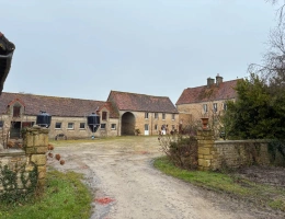 Vignette - Équestre - Elegant domaine du XVIIIè avec écurie et 18 ha