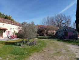 Vignette - Tourist - Stone house