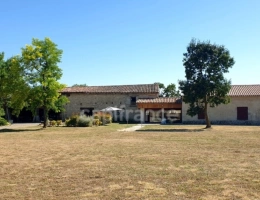 Vignette - Rural - Domaine à vendre avec vue exceptionnelle à 360°, composé d'une bergerie réhabilitée, puis d'une grange et d'un kiosque à restaurer, sur 2,9 ha de terrain à LECTOURE (32)