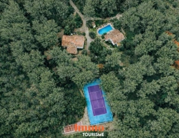 Vignette - Tourist - Domaine avec gîtes et maison principale à Grans, en Provence