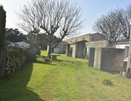Vignette - Rurale - Dpt Charente Maritime (17), Ile d'Oléron, à vendre Ensemble immobilier, 6 pièces, dépendances, sur 1456 m², proche de st pierre d'Oléron