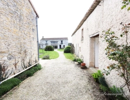 Vignette - Touristique - 3 MAISONS, PISCINE & POTENTIEL TOURISTIQUE (gîte et maisons d'hôtes) – 1,5 HECTARE