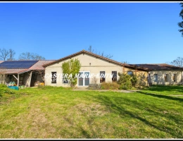 Vignette - Touristique - Propriété  - 500 M² habitables 26 PIECES- 12 Chambres avec vue Pyrénées à 6 minutes de Marciac – Maison, gîtes, salle Polyvalente d’événements, cabinet de praticien, Prairies et dépendance