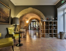 Vignette - Prestigious - Exceptionnelle demeure de caractère du XVIIᵉ siècle entre Uzès et le Pont du Gard