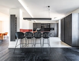 Vignette - Prestigious - Property for sale comprising a main house and a second house with swimming pool and garden