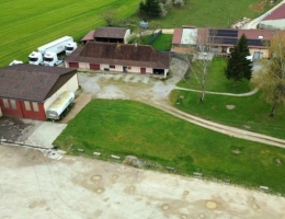 Vignette - Touristique - Ensemble immobilier composé de deux maisons et d'un hangar CUISIA (39)