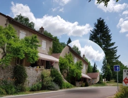 Vignette - Touristique - Propriété /gîtes/ chambre d'hôtes et grand terrain à St Sernin du Plain