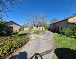 Vignette - Rurale - Corps de Ferme, écrin de verdure, 250 m2 habitables, 18 000 m2 de terrain, 400 m2 de dépendances, 20 mn Angoulême centre