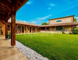 Vignette - Touristique - Proprieté de plus de 700m2 habitables sur 1,24 hectare de terrain, piscine et vue exceptionnelle