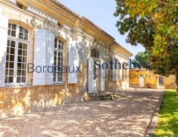 Vignette - Prestige - SOMPTUEUSE PROPRIÉTÉ XVIII° - 30 HA - PISCINE - DÉPENDANCES