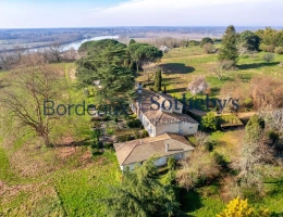 Vignette - Prestige - BORDEAUX 25KM - ENTRE-DEUX-MERS - SOMPTUEUSE CHARTREUSE DU XVIII° - 8,5 HA - PISCINE - DÉPENDANCES