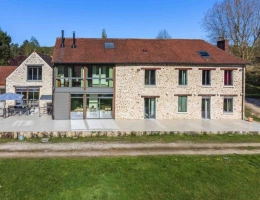 Vignette - Tourist - House