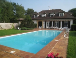 Vignette - Prestige - Propriete à vendre sur 35 hectares, 14 pièces piscine, tennis, chasse, pêche, équitation, LE PLANTAY (01)