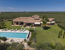 Vignette - Prestige - Propriété d’exception de 290 m2 au cœur de la Vallée des Baux-de-Provence sur 25 hectares 7 pièces MOULES (13)