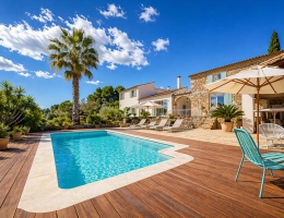 Vignette - Tourist - A stone estate between the garrigue and the Mediterranean