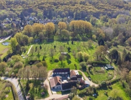 Vignette - Tourist - House