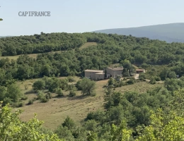 Vignette - Touristique - Propriété Gîtes et chambres d'hôtes 20 hA - 550 m2 à Banon