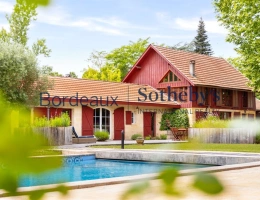 Vignette - Prestigious - BORDEAUX 15MN - MAGNIFICENT HOUSE - LANDSCAPED 3000SQ.M PARK - 4 BEDROOMS - SWIMMING POOL - GARAGES