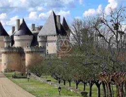 Vignette - Prestige - Situé au cœur de 15,5 hectares de terres somptueuses, cette majestueuse propriété du XVe siècle, entièrement rénovée, combine histoire, élégance et fonctionnalité